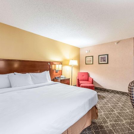 Quality Inn & Suites Брейнърд Екстериор снимка