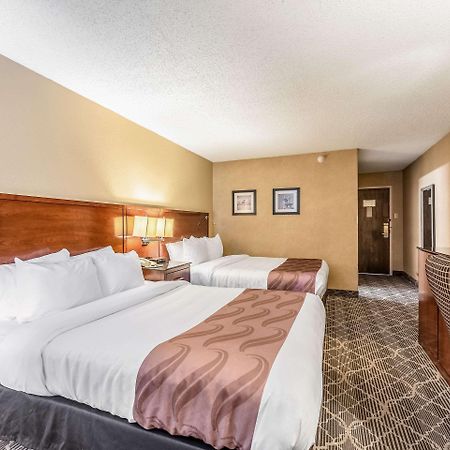 Quality Inn & Suites Брейнърд Екстериор снимка
