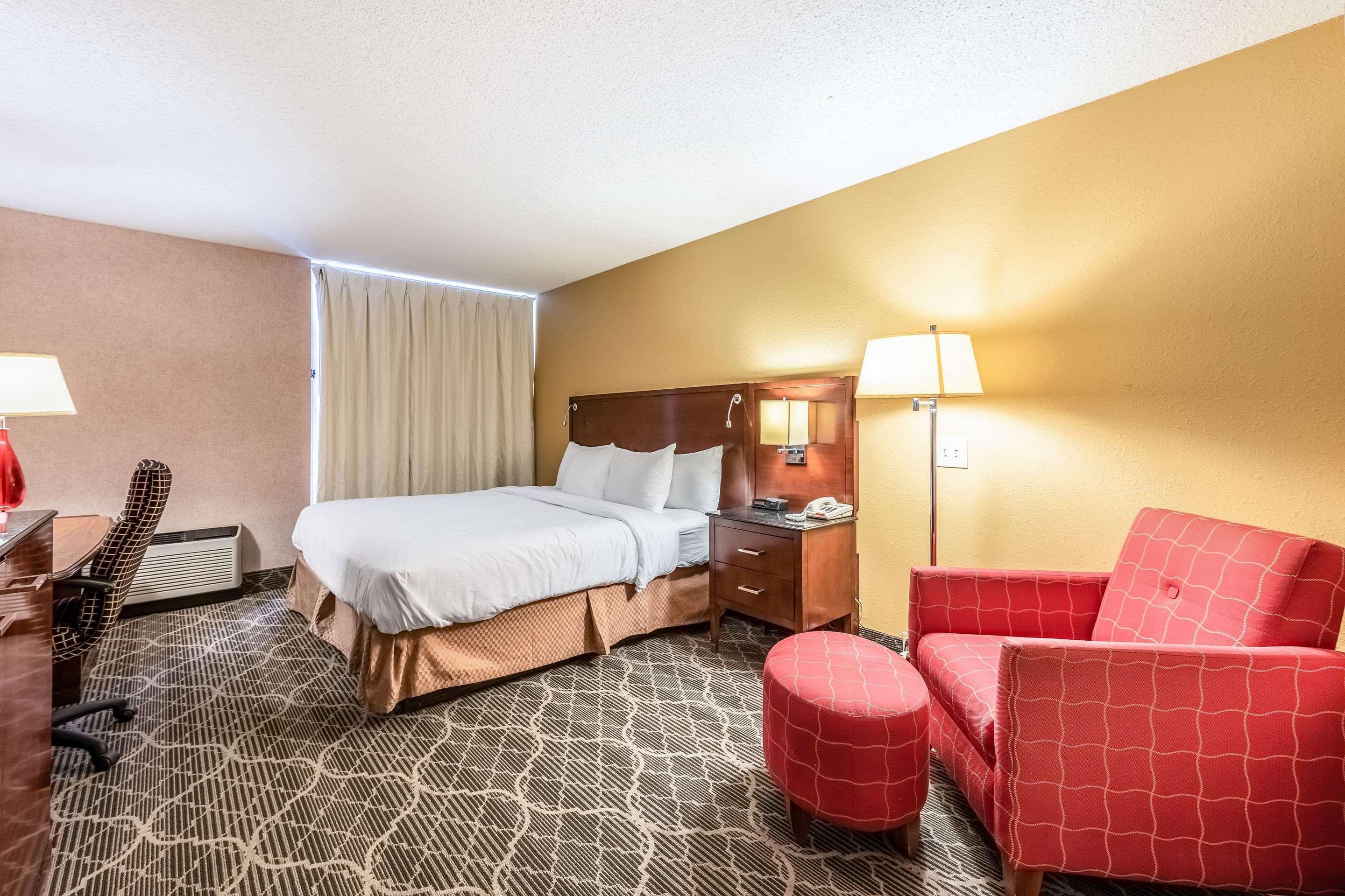 Quality Inn & Suites Брейнърд Екстериор снимка