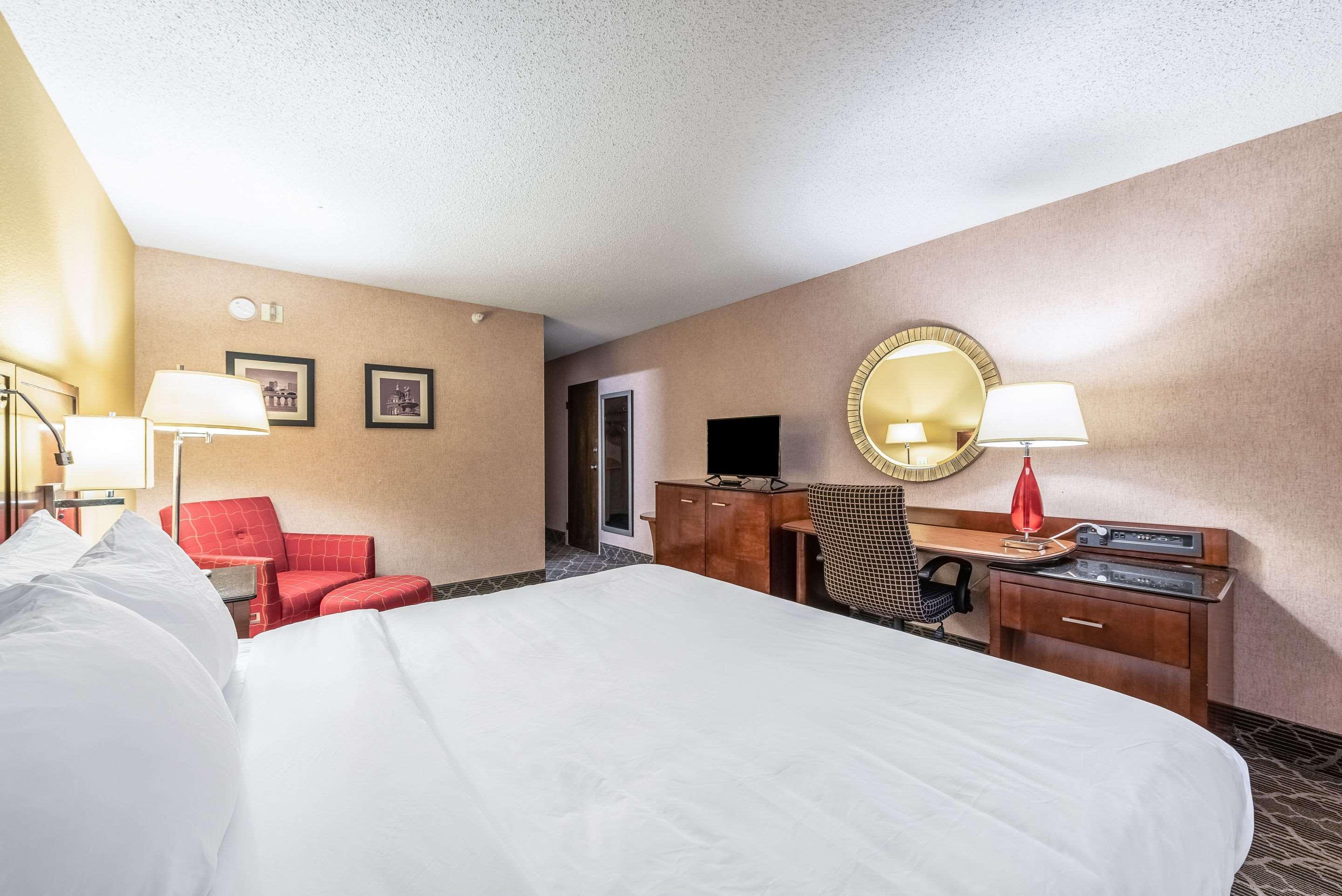 Quality Inn & Suites Брейнърд Екстериор снимка