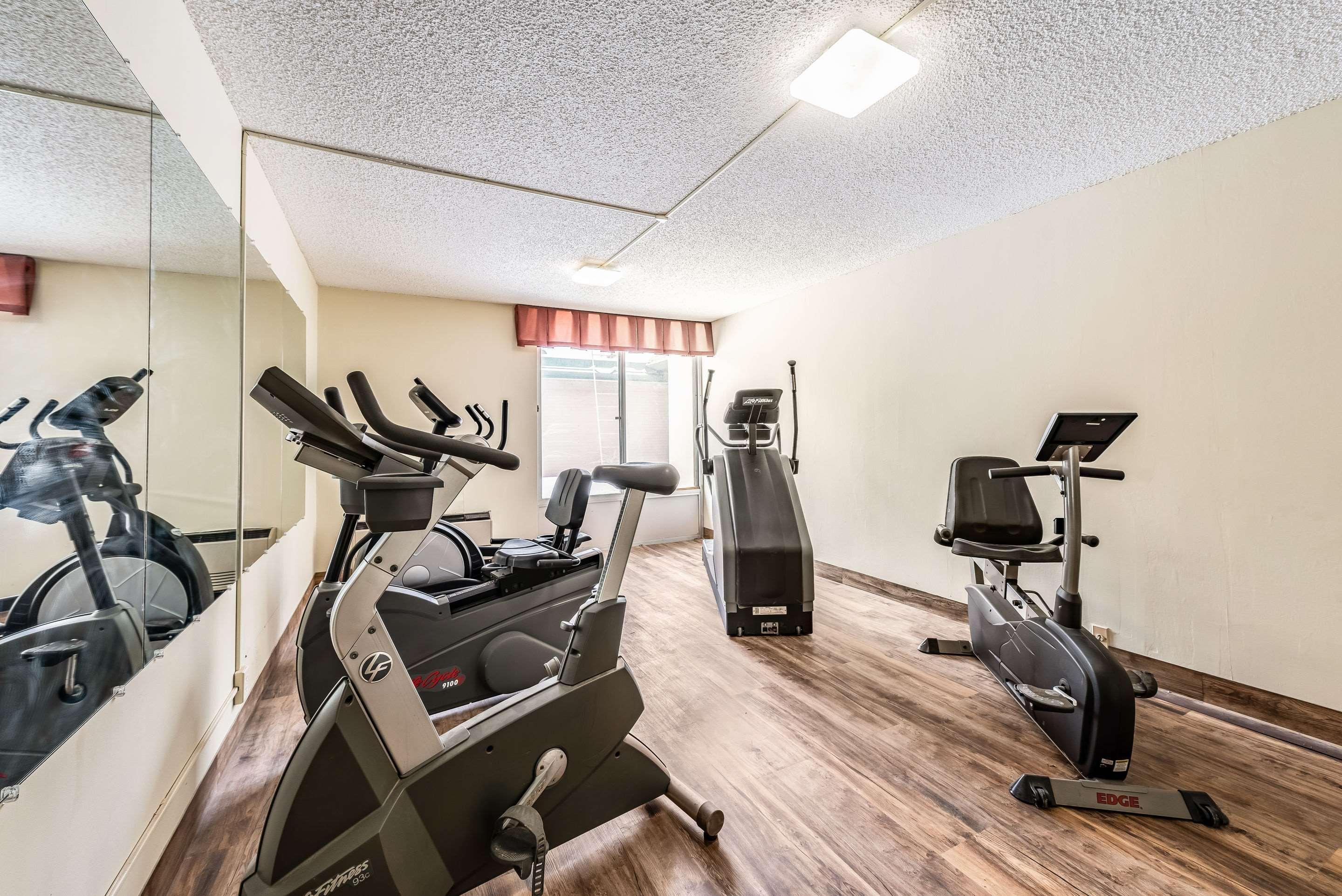 Quality Inn & Suites Брейнърд Екстериор снимка