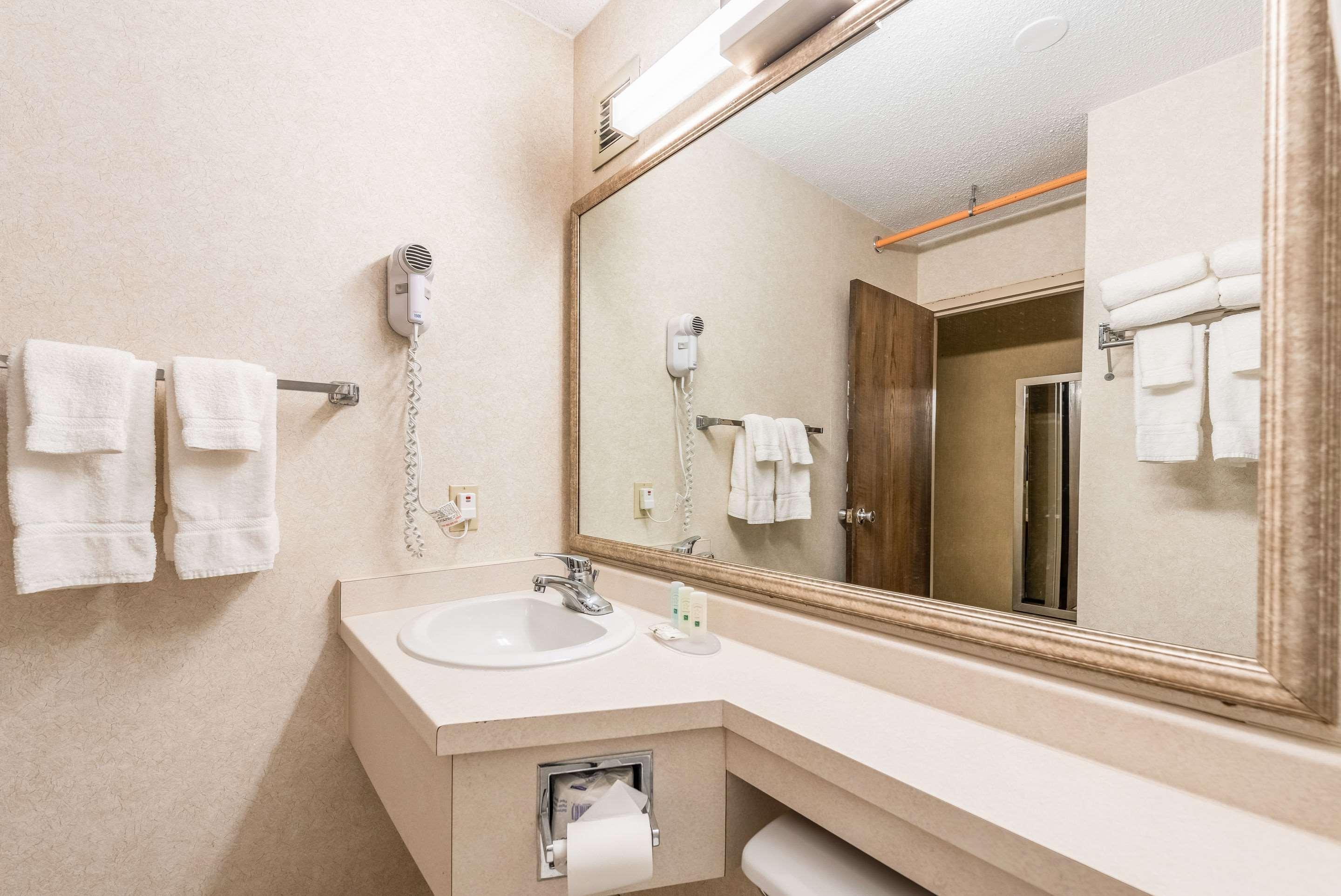 Quality Inn & Suites Брейнърд Екстериор снимка