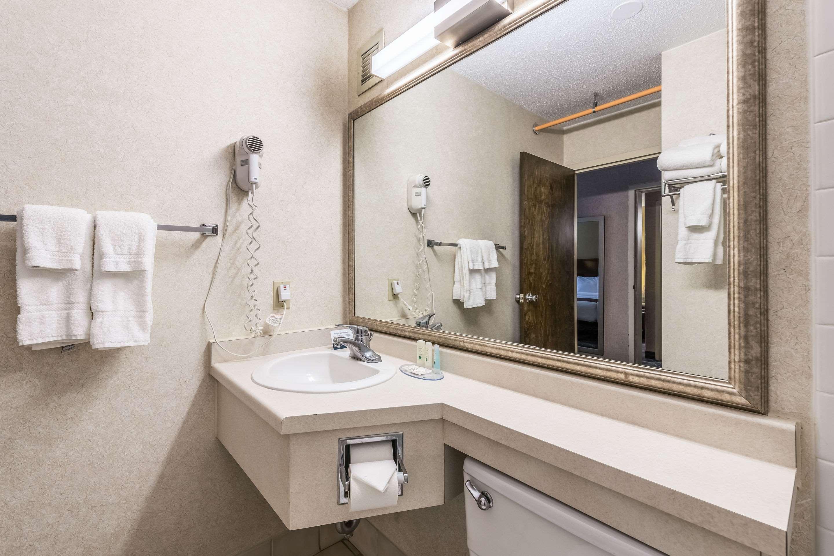Quality Inn & Suites Брейнърд Екстериор снимка