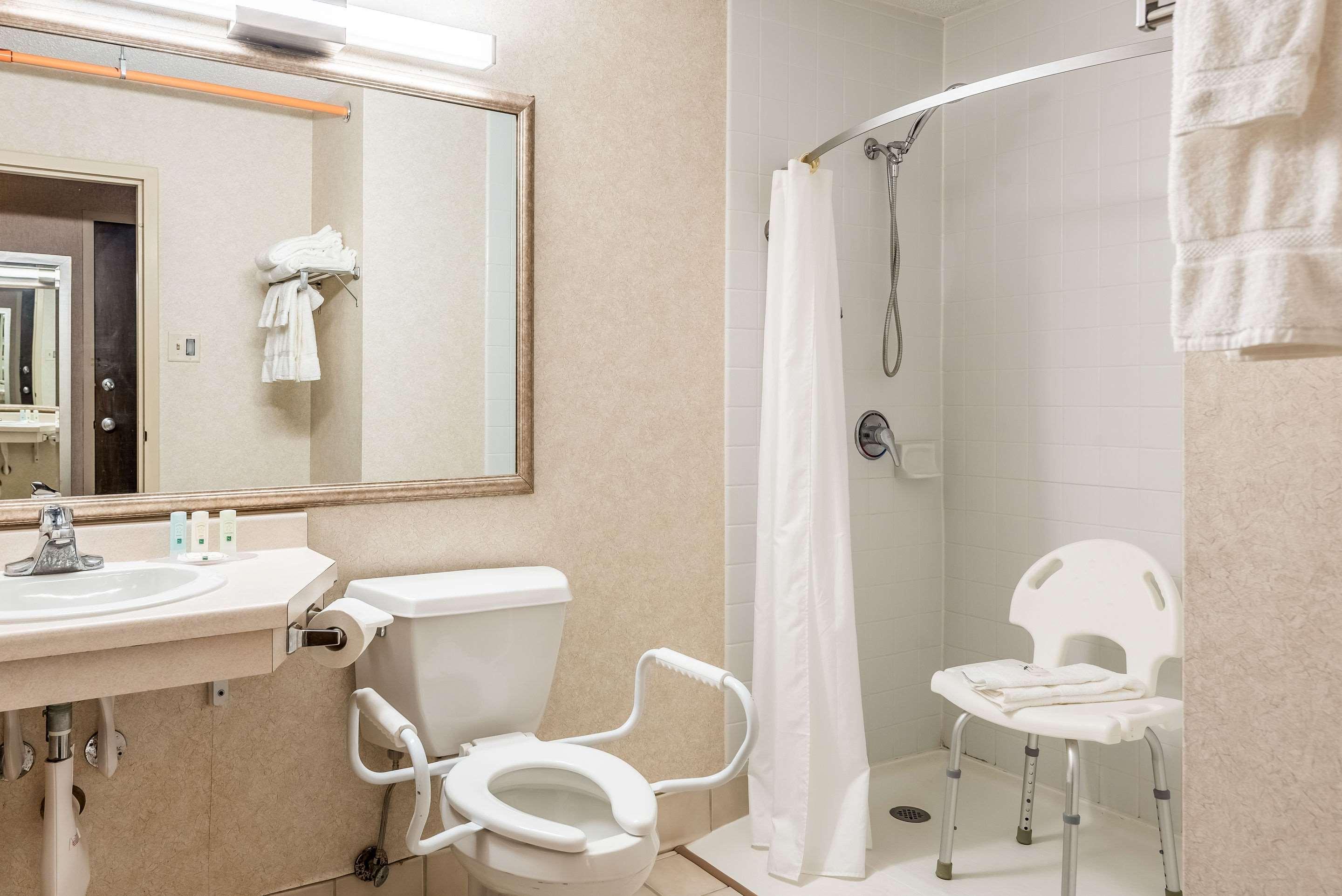 Quality Inn & Suites Брейнърд Екстериор снимка