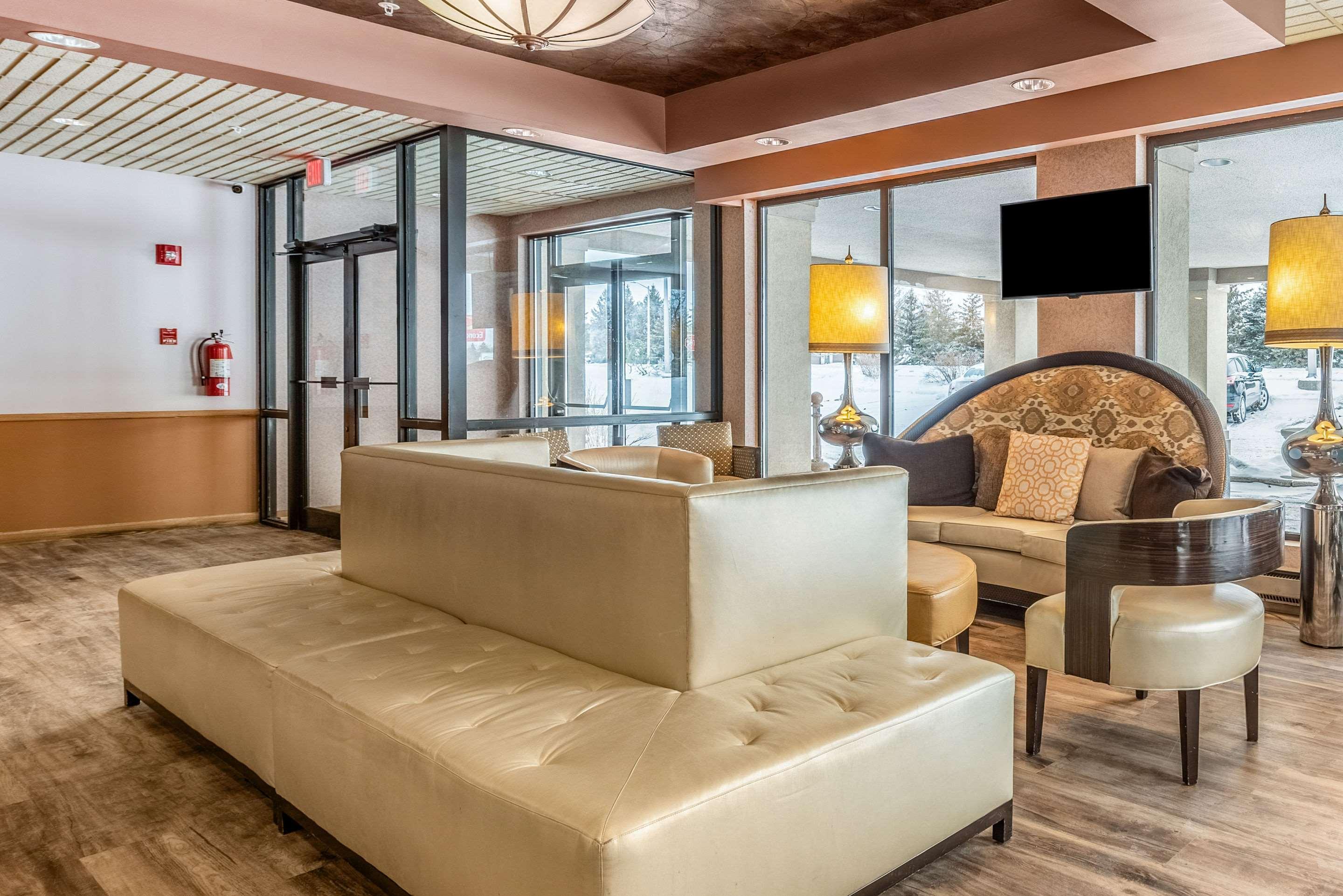 Quality Inn & Suites Брейнърд Екстериор снимка