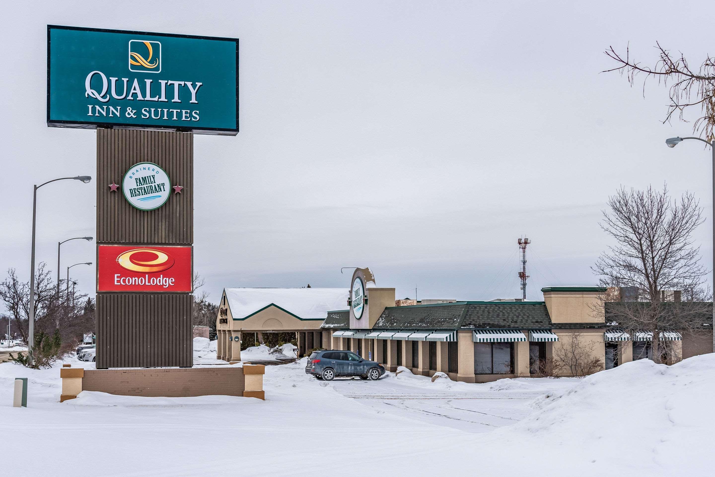 Quality Inn & Suites Брейнърд Екстериор снимка