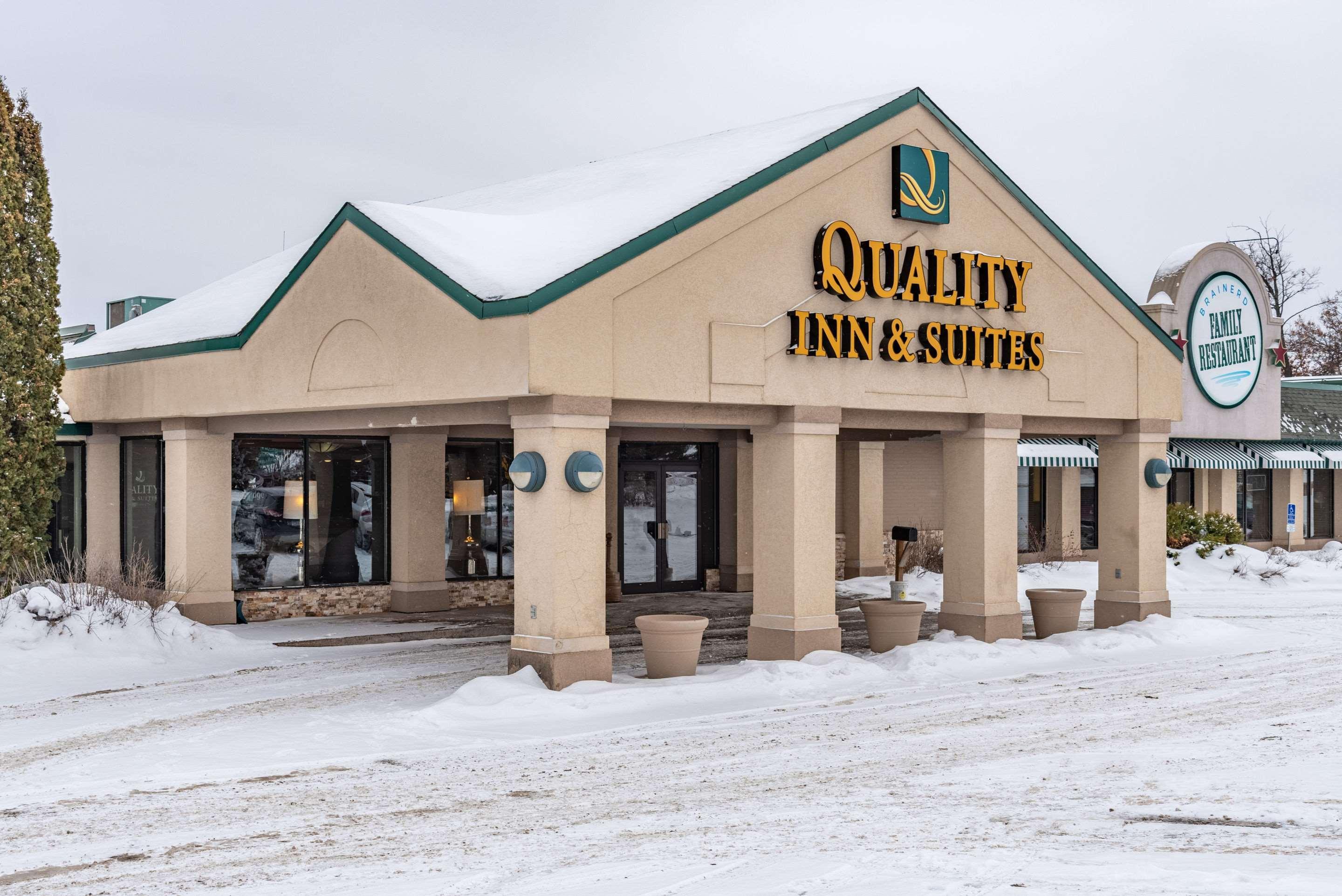 Quality Inn & Suites Брейнърд Екстериор снимка