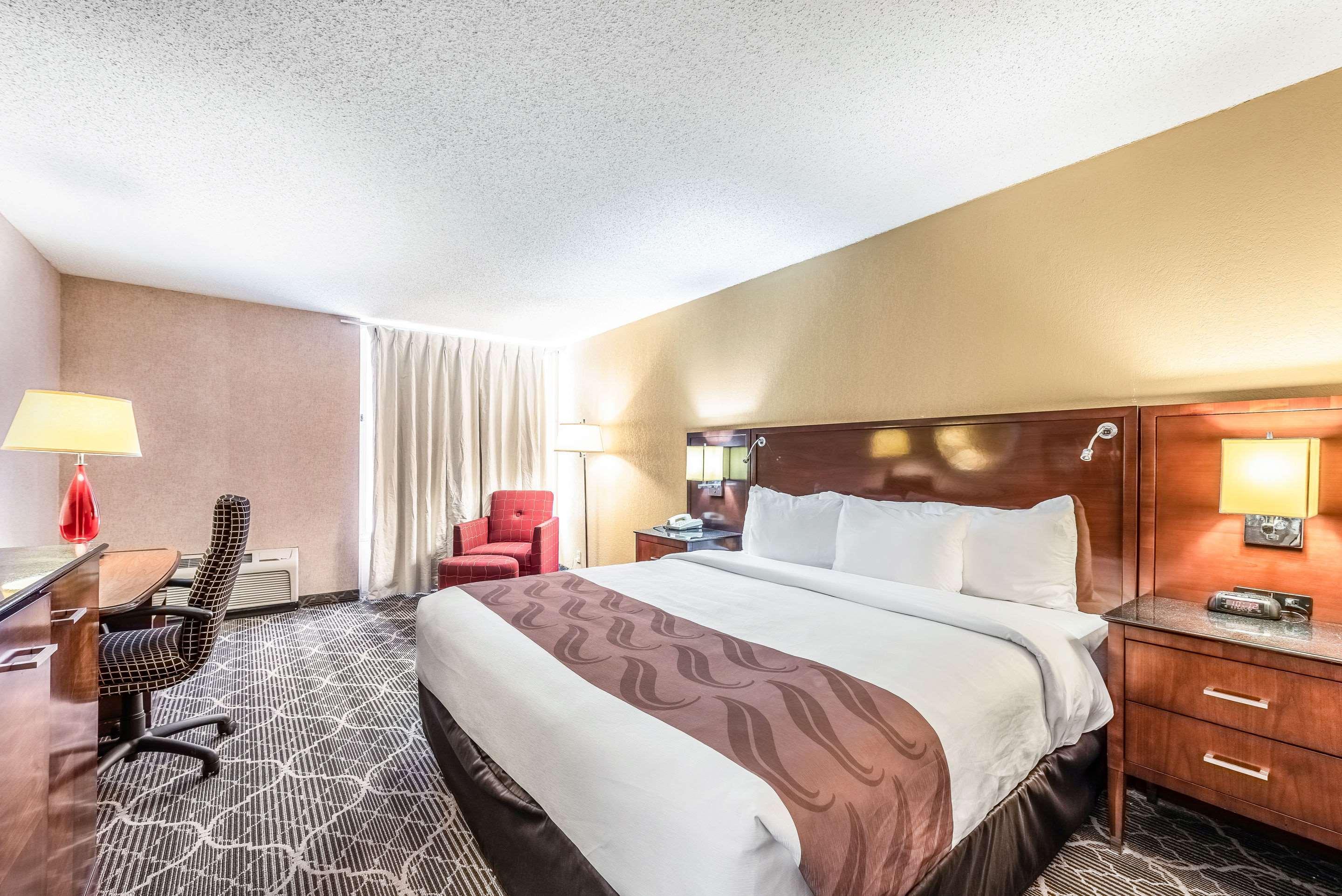 Quality Inn & Suites Брейнърд Екстериор снимка