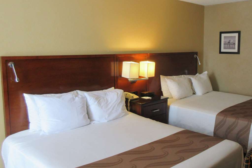 Quality Inn & Suites Брейнърд Стая снимка