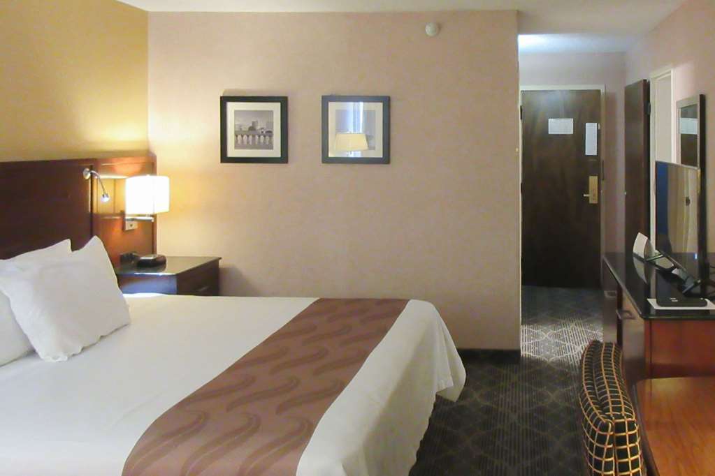 Quality Inn & Suites Брейнърд Стая снимка