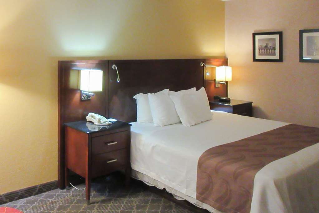 Quality Inn & Suites Брейнърд Стая снимка